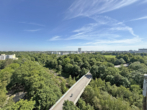 Weitblick, Sonne & Raum: Renovierte 4-Zimmer-Wohnung in der denkmalgeschützten Olympia Pressestadt - Bild